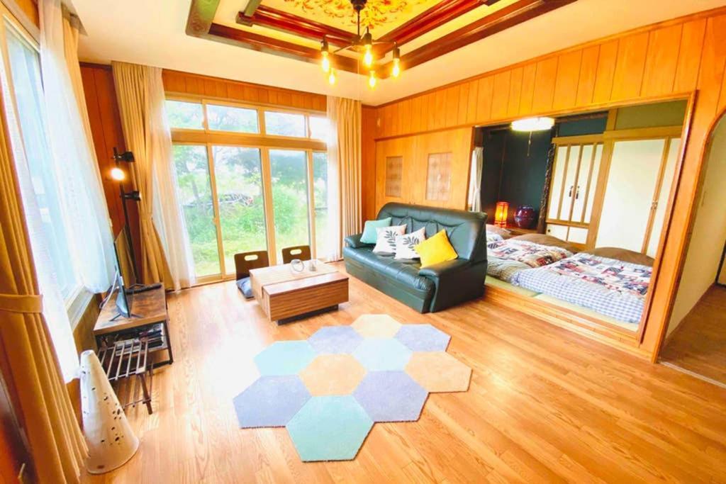 Вилла Manyi'S Onsen House 天然温泉マンイの湯 Сираои Экстерьер фото