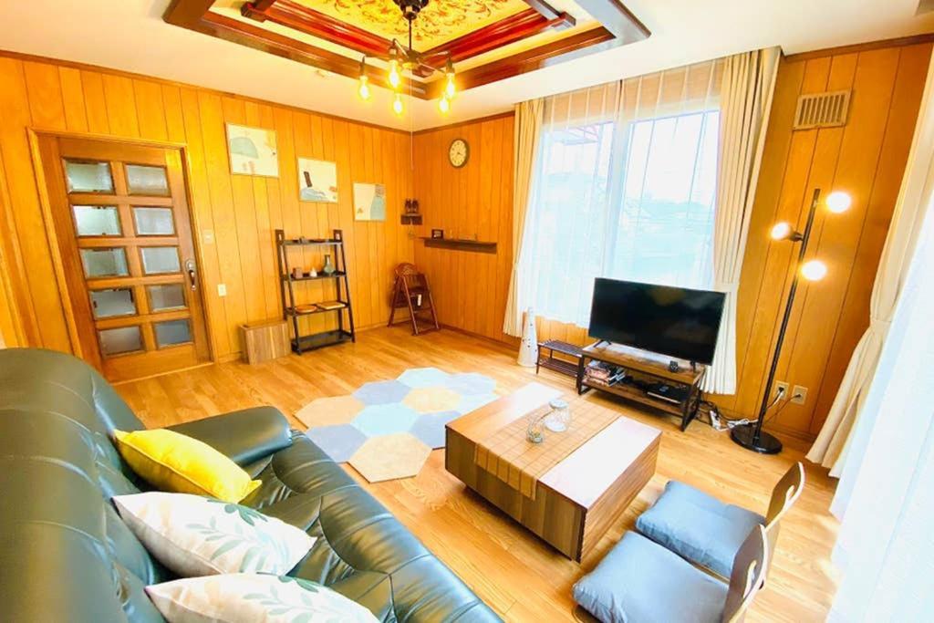 Вилла Manyi'S Onsen House 天然温泉マンイの湯 Сираои Экстерьер фото